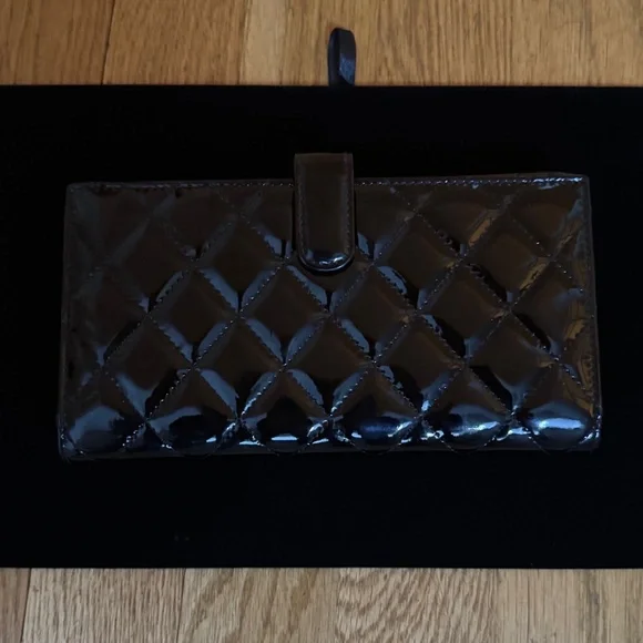 CHANEL - Black Patent Quilted Leather Flap Wallet - Picture 6 of 12